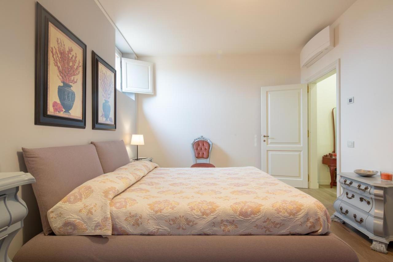 Stunning & Luxurious 1Br Apt 1 Min Walk By Duomo Флоренция Екстериор снимка