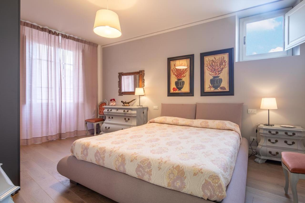 Stunning & Luxurious 1Br Apt 1 Min Walk By Duomo Флоренция Екстериор снимка
